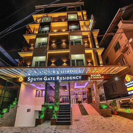 South Gate Residency Hotel Kochi Bagian luar foto