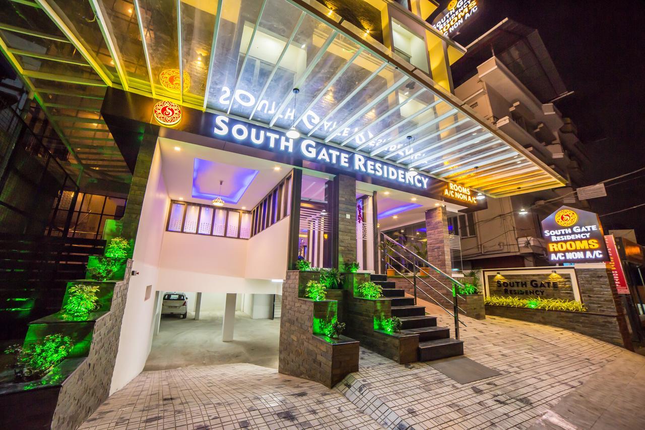South Gate Residency Hotel Kochi Bagian luar foto