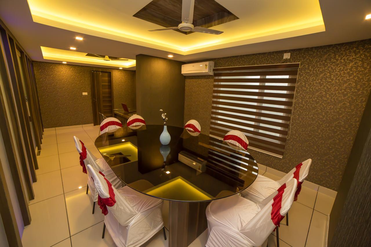 South Gate Residency Hotel Kochi Bagian luar foto
