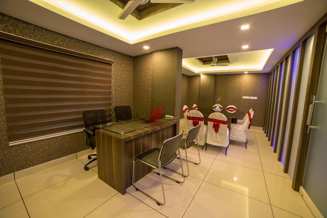 South Gate Residency Hotel Kochi Bagian luar foto
