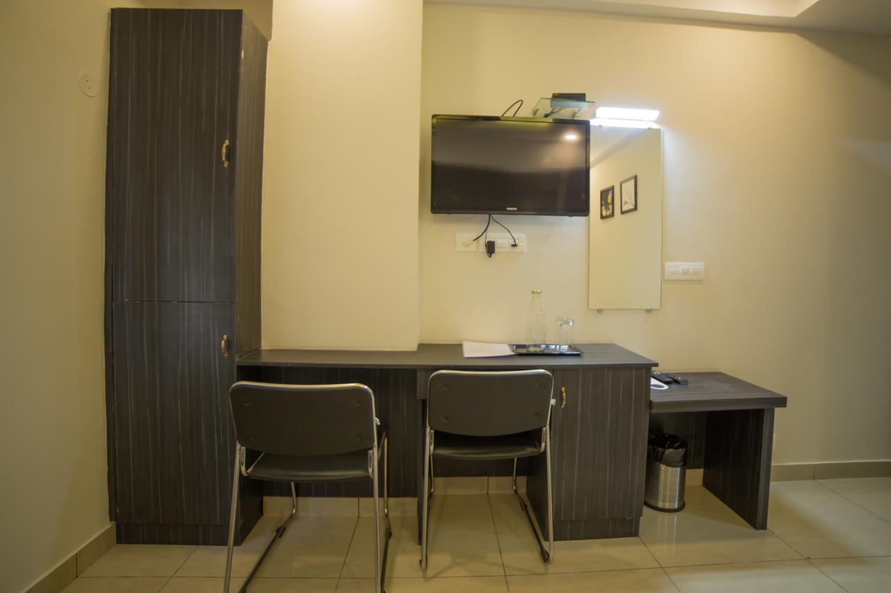 South Gate Residency Hotel Kochi Bagian luar foto