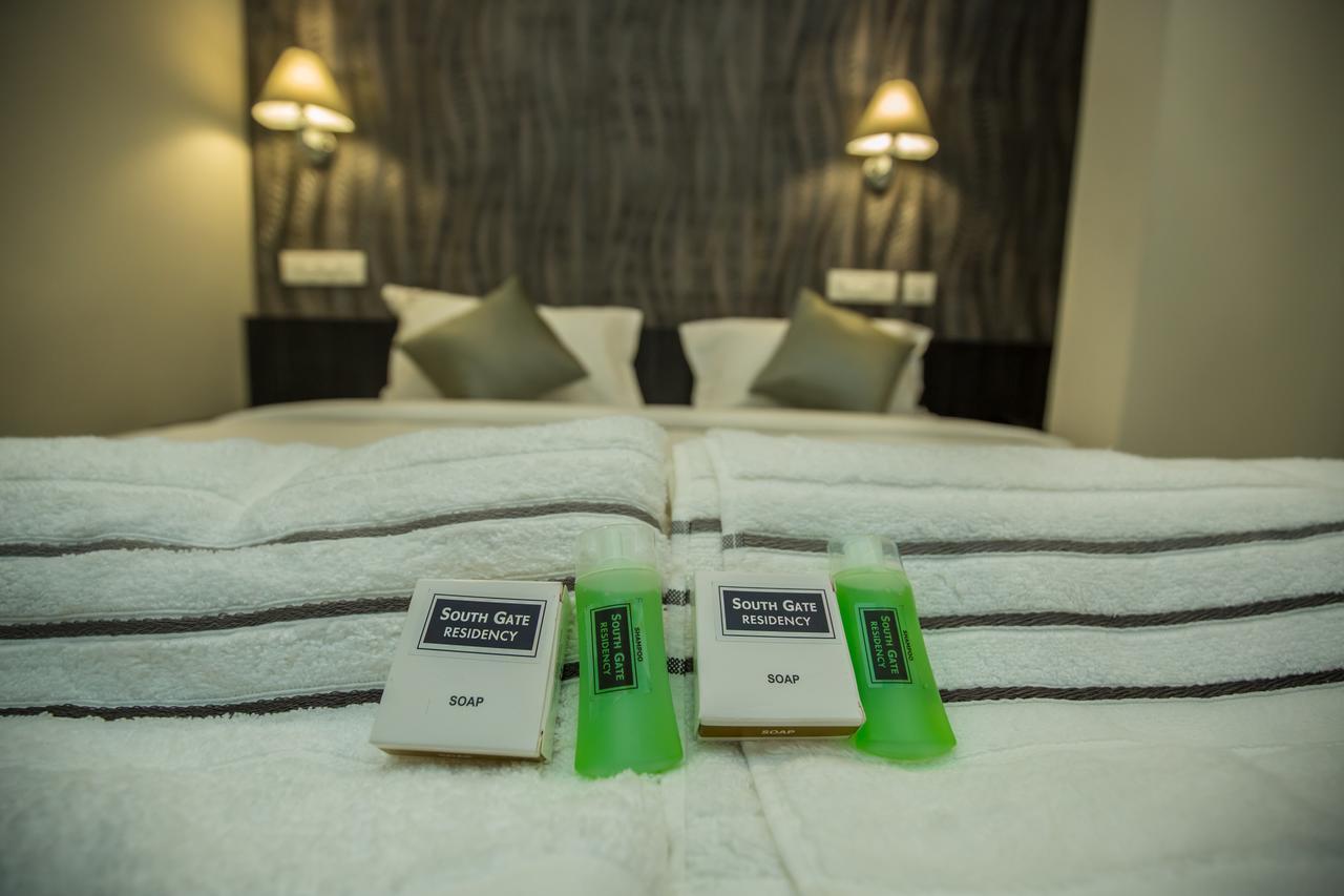 South Gate Residency Hotel Kochi Bagian luar foto