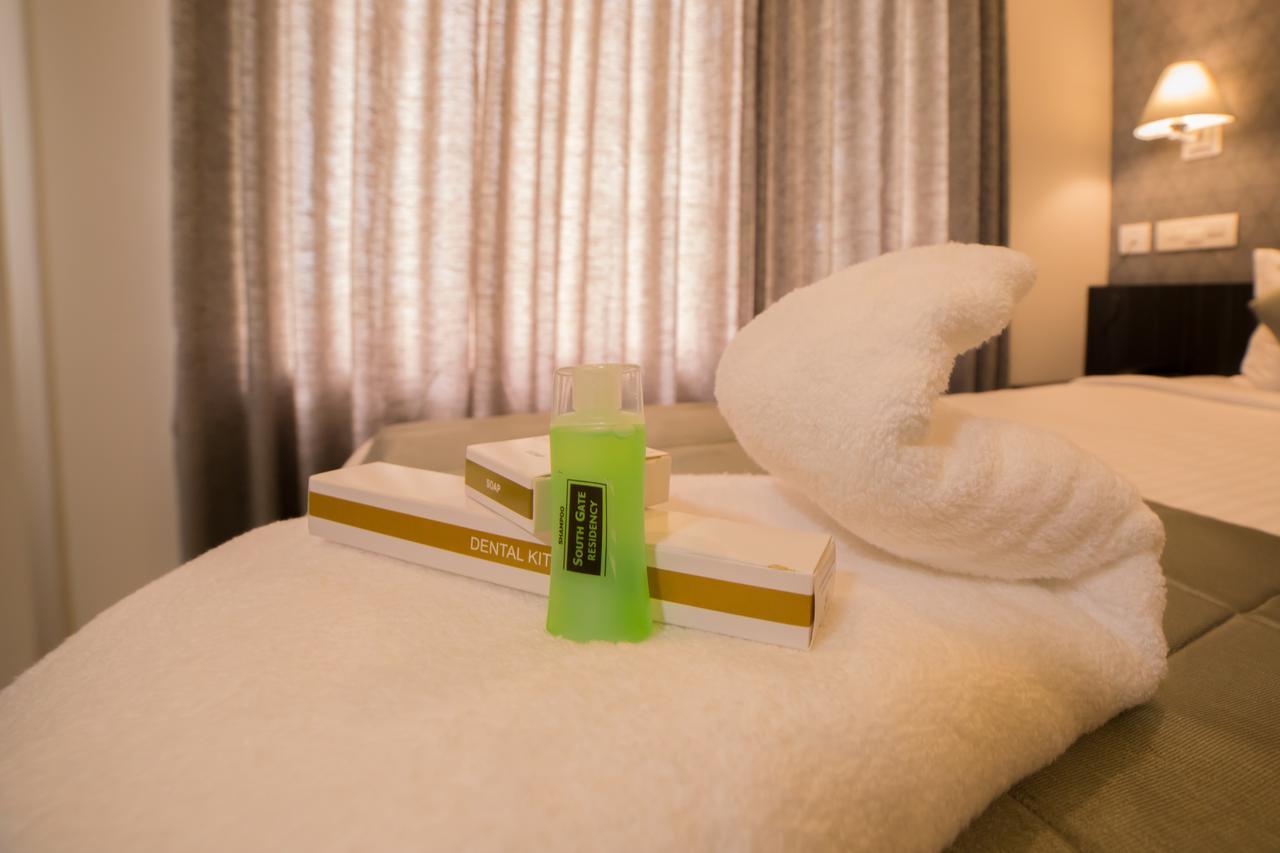 South Gate Residency Hotel Kochi Bagian luar foto