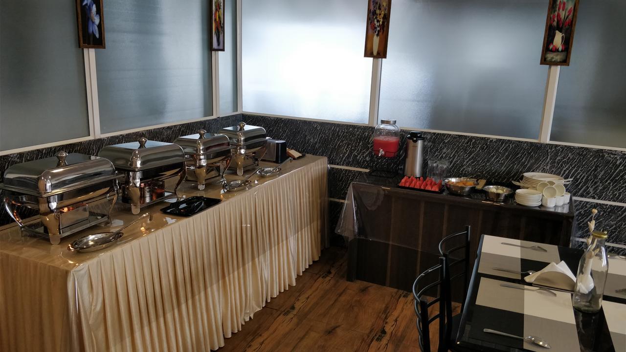 South Gate Residency Hotel Kochi Bagian luar foto