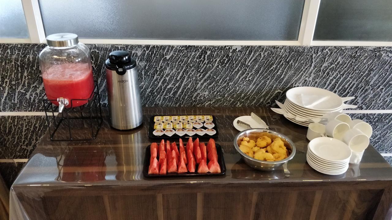 South Gate Residency Hotel Kochi Bagian luar foto