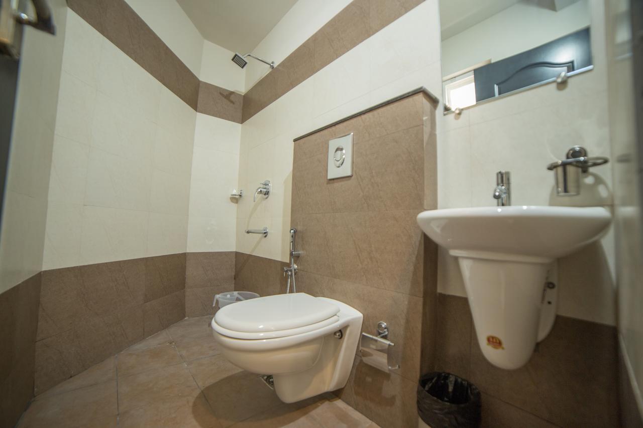 South Gate Residency Hotel Kochi Bagian luar foto